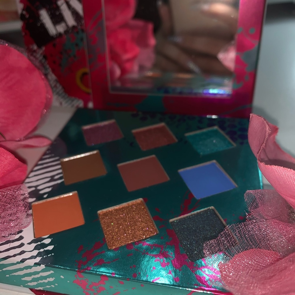 𝓛𝓲𝓿𝓲𝓷𝓰𝓲𝓷 𝓬𝓸𝓵𝓸𝓻 𝓹𝓪𝓵𝓮𝓽𝓽𝓮 - Picture 3 of 3